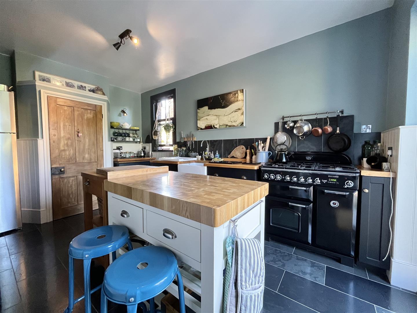 4 bed property in Mayfield Place, Eastbourne